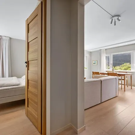 Mountain View & Balcony - Newly Renovated Apartment