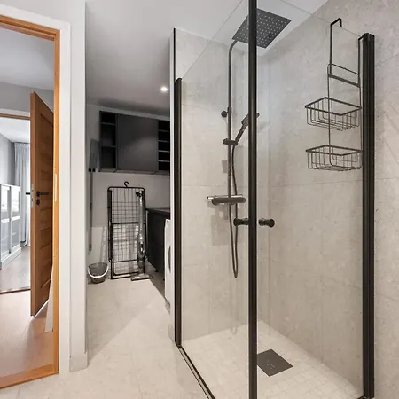 Mountain View & Balcony - Newly Renovated Apartmán