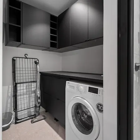 Apartment Mountain View & Balcony - Newly Renovated *