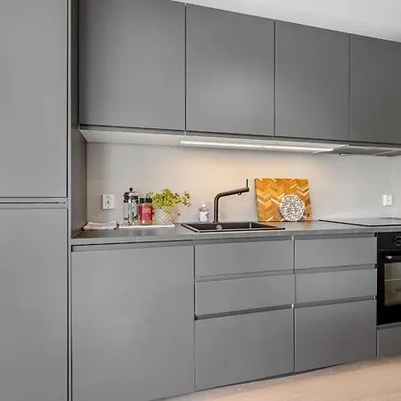 Mountain View & Balcony - Newly Renovated Apartment Bergen